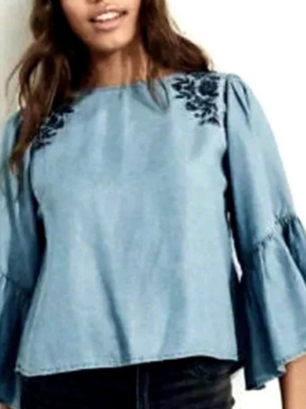 HOLLISTER womens BLOUSE blue BOHO cropped CHAMBRAY top EMBROIDERED SIZE L - Picture 1 of 10